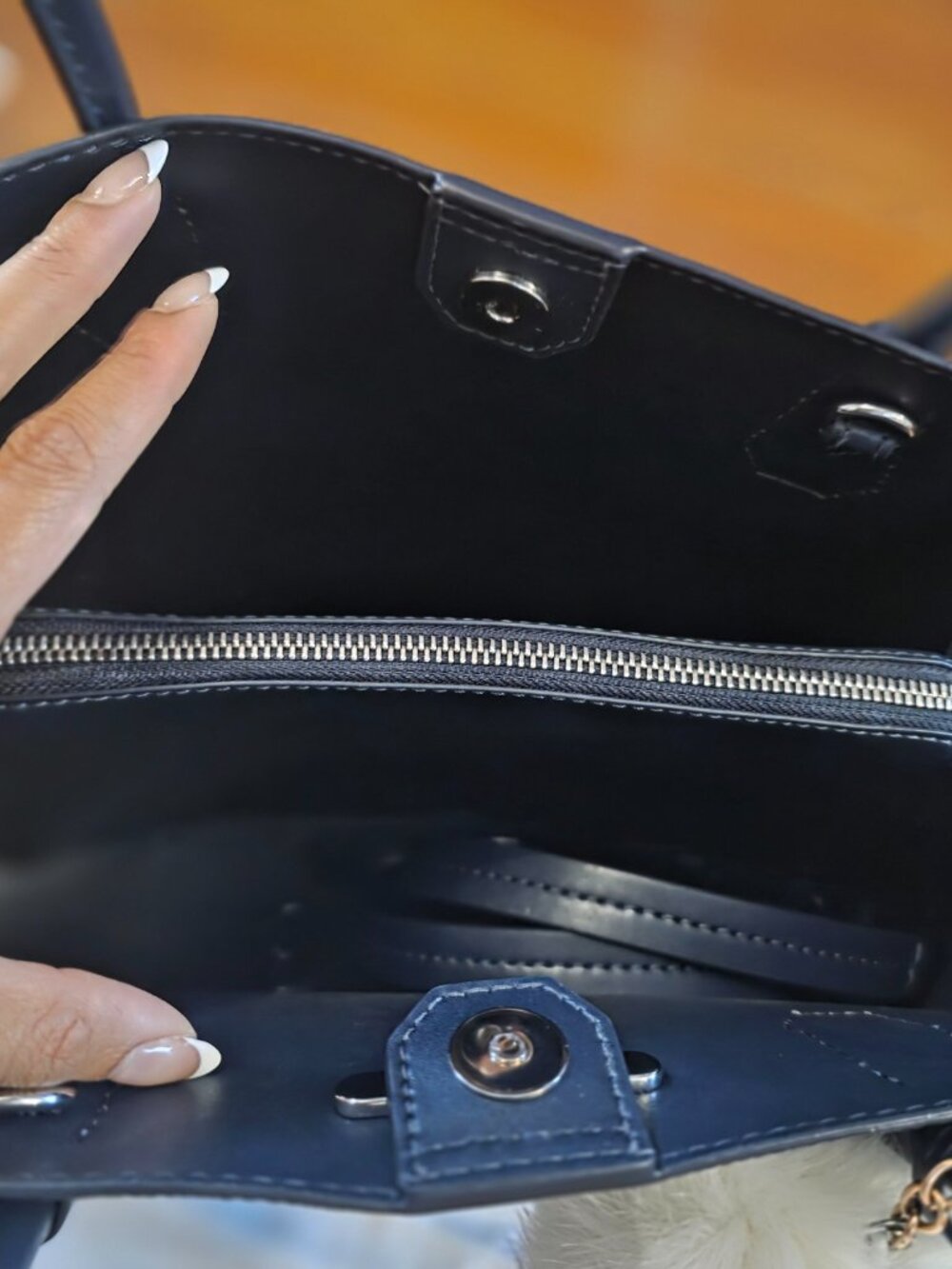 Michael Kors Rounded Mercer Purse - Picture 3 of 4